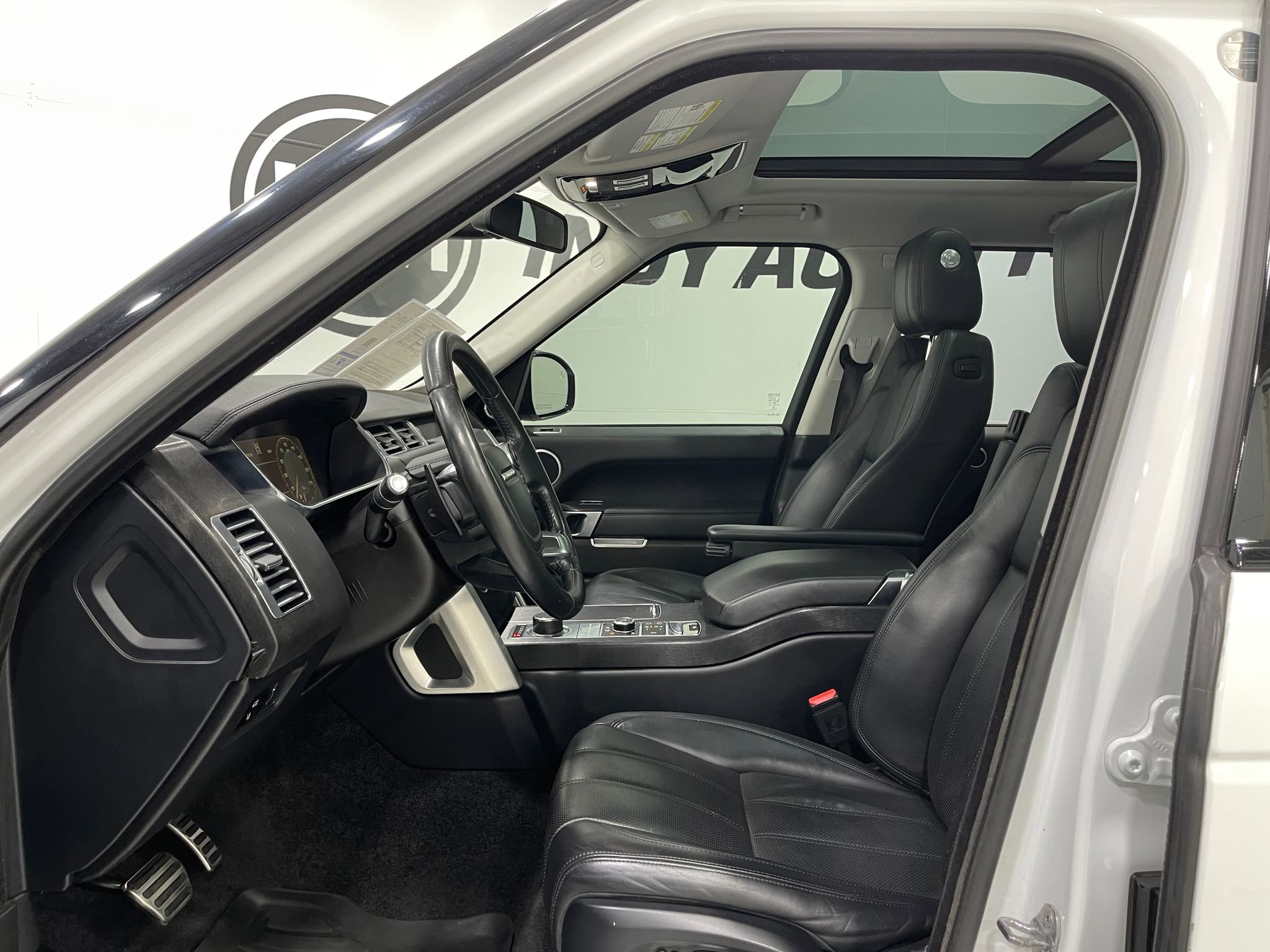 Used 2015 Land Rover Range Rover Supercharged AWD/4WD image 12