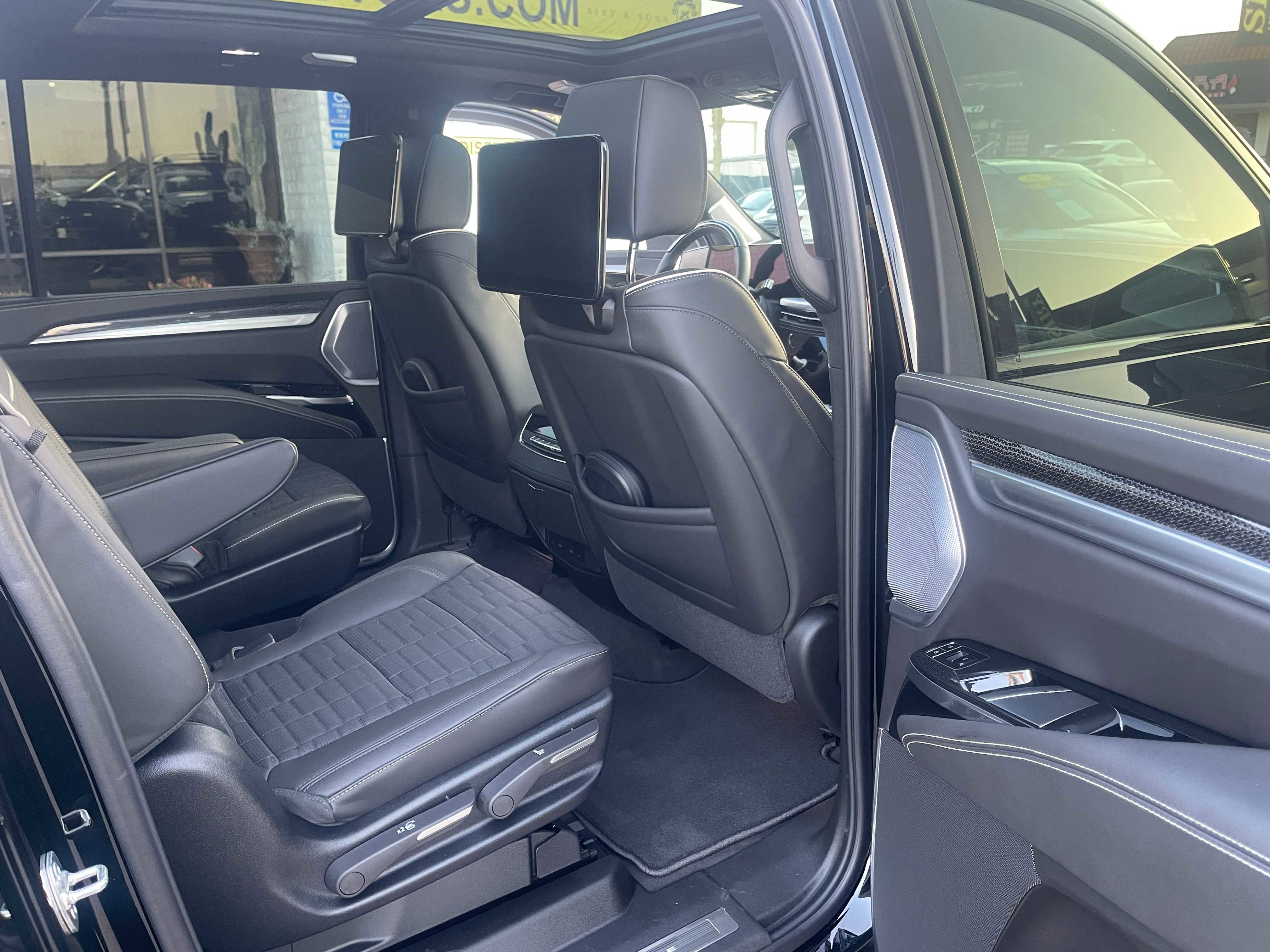 Used 2025 Cadillac Escalade ESV V image 20