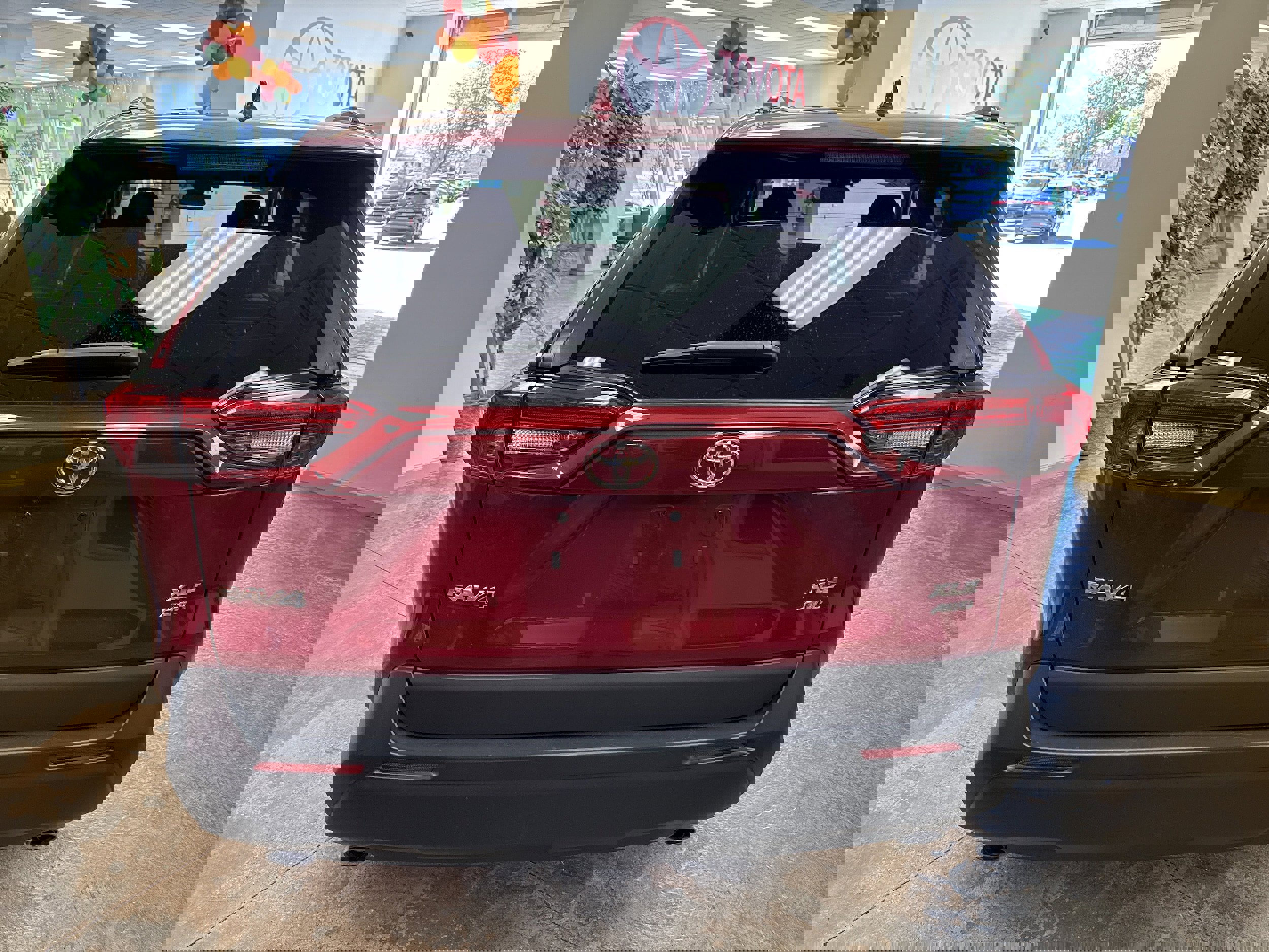 Used 2023 Toyota RAV4 XLE w/ Convenience Package image 9