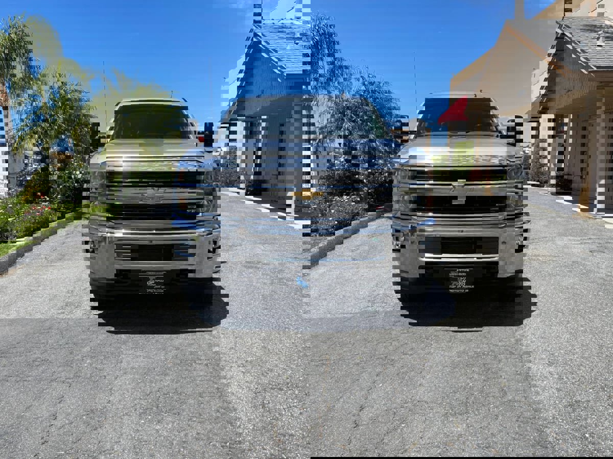 Used 2015 Chevrolet Silverado 2500 LT w/ Z71 Package, Off-Road AWD/4WD image 2