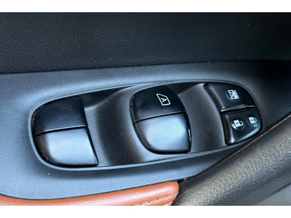 Used 2018 Nissan Rogue SL w/ Premium Package FWD image 12