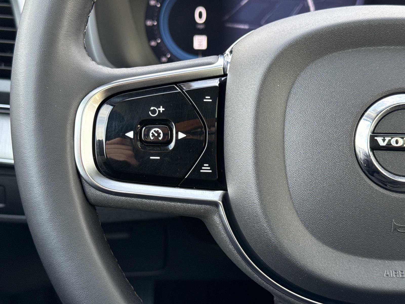 Used 2024 Volvo XC90 B5 Core w/ Protection Package Premier image 9