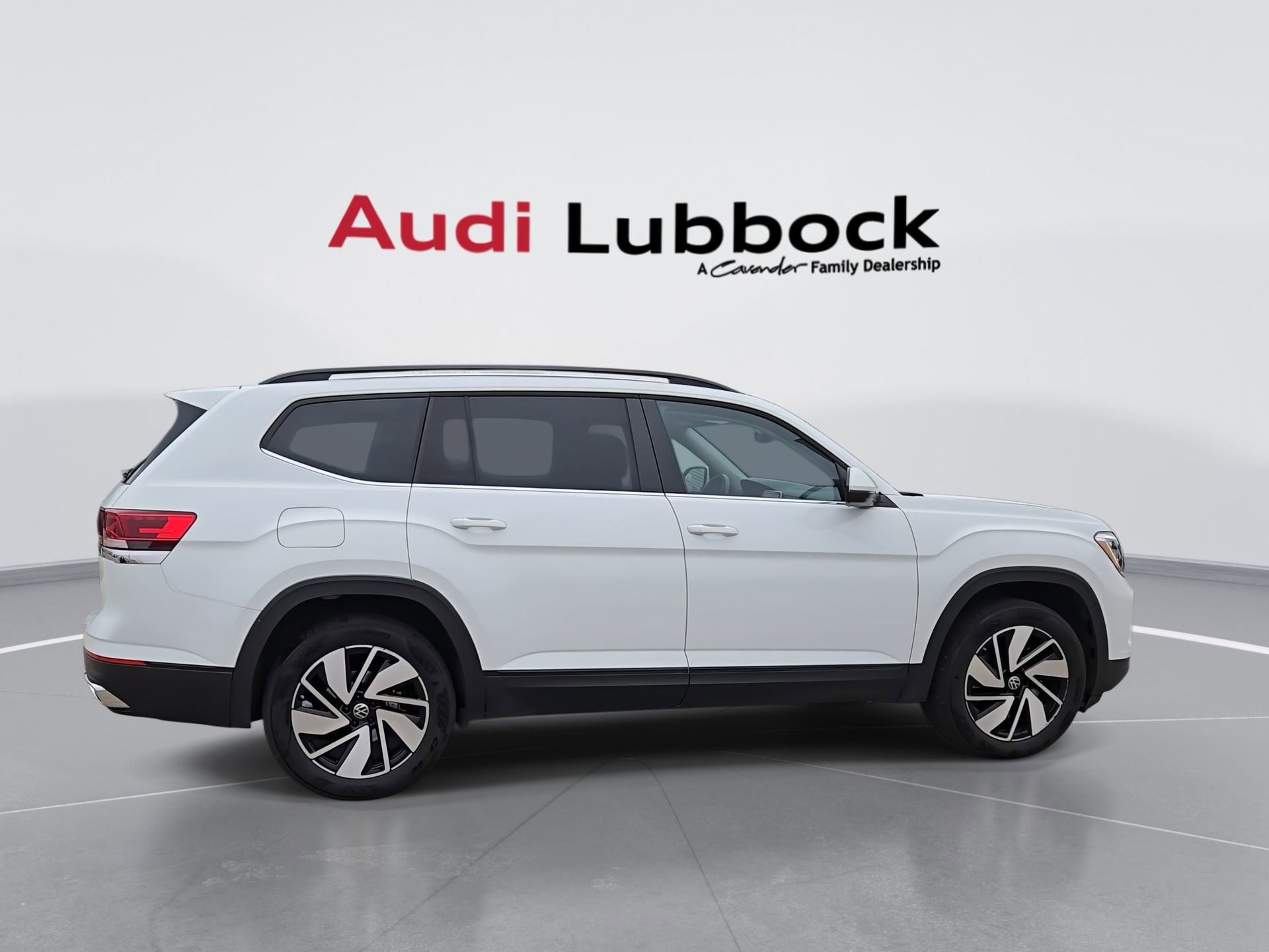 Used 2025 Volkswagen Atlas SE FWD image 9