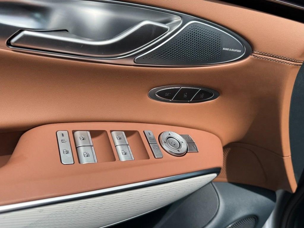 Used 2026 Genesis GV70 2.5T Advanced image 11