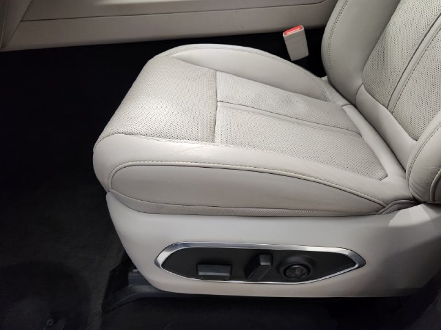 Used 2024 Jeep Wagoneer L Series II w/ Flexible Seating Group RWD image 23