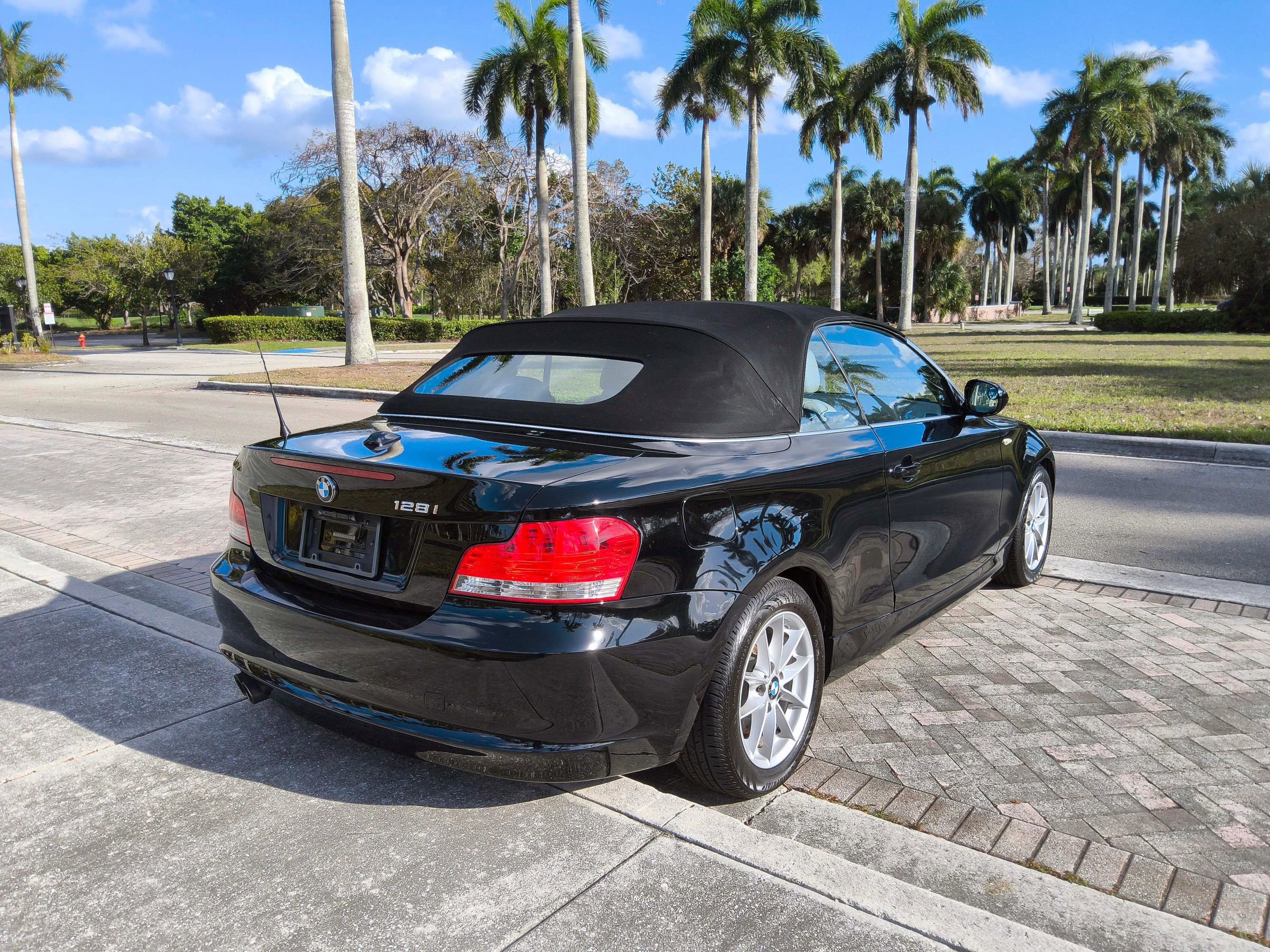 Used 2011 BMW 128i 128i Convertible 2D image 39