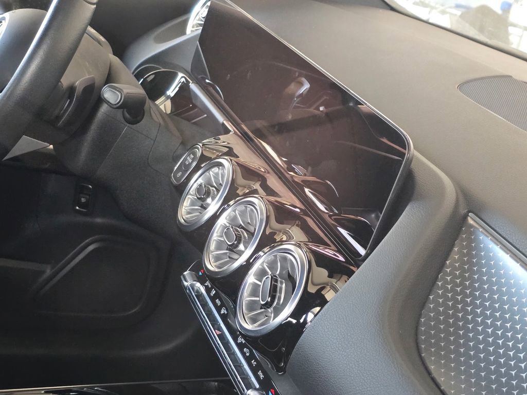 Used 2025 Mercedes-Benz GLA 250 image 7