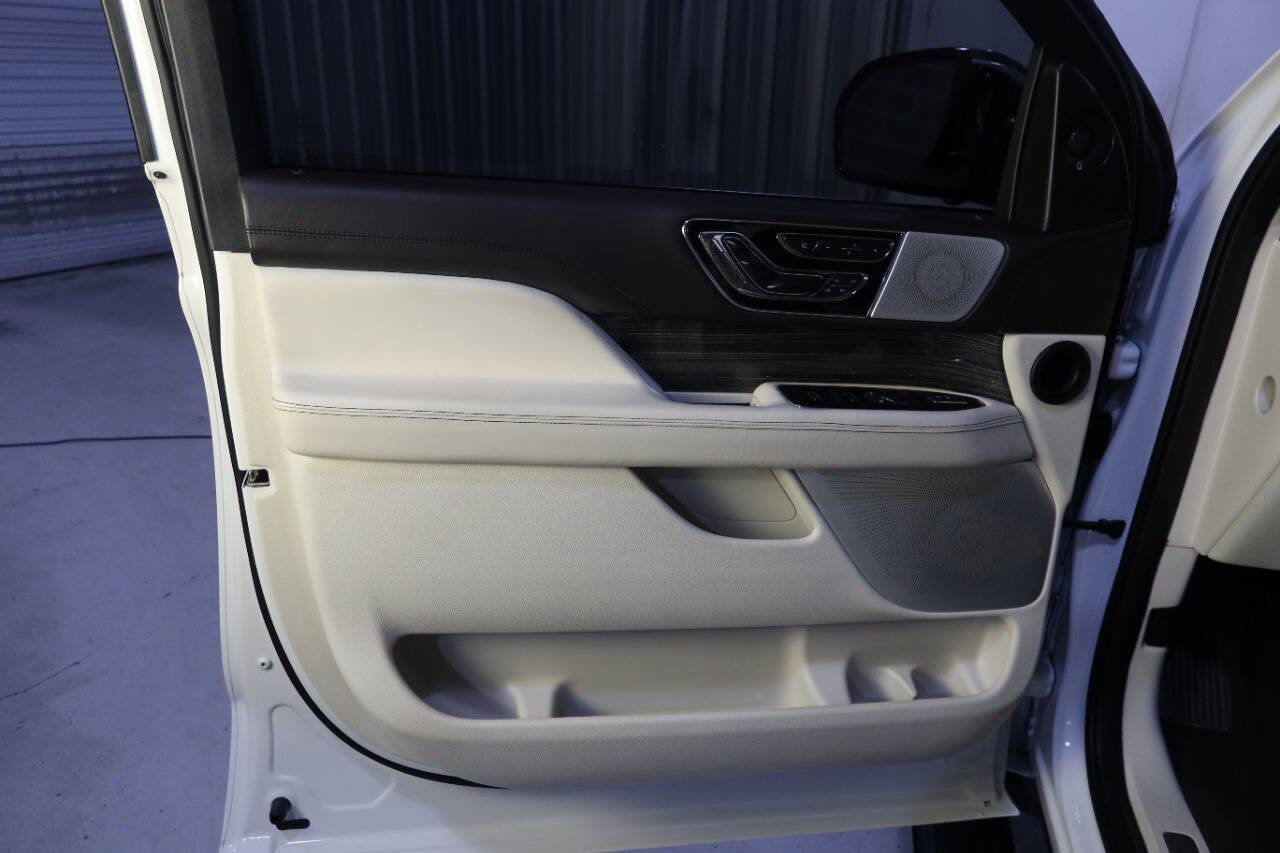 Used 2020 Lincoln Navigator Black Label w/ Cargo Convenience Package image 34