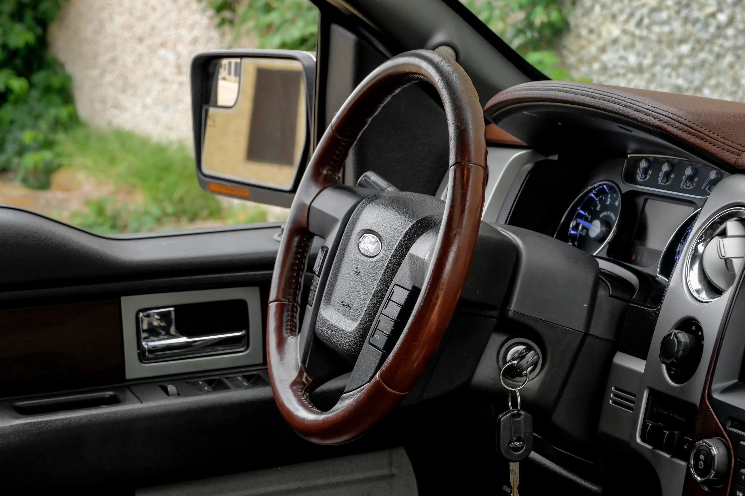 Used 2014 Ford F150 King Ranch w/ King Ranch Luxury Package AWD/4WD image 17