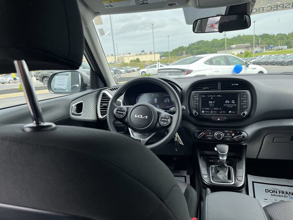 Certified 2025 Kia Soul LX w/ LX Technology Package FWD image 15