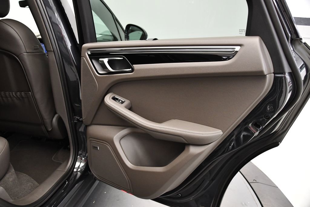 Used 2025 Porsche Macan image 48