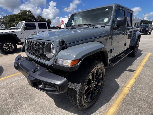 Used 2025 Jeep Gladiator Sport AWD/4WD image 7