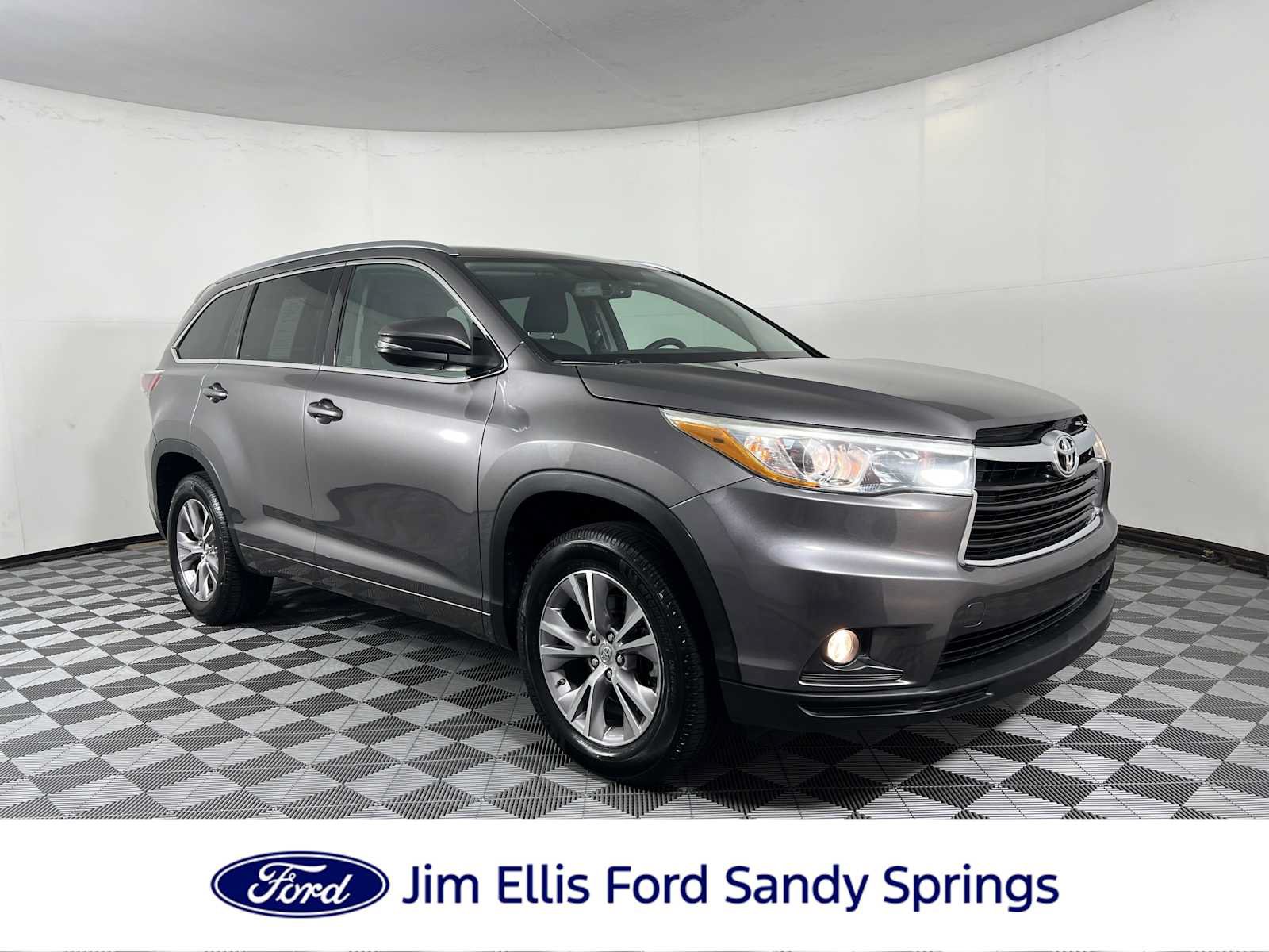 Used 2015 Toyota Highlander XLE FWD image 2