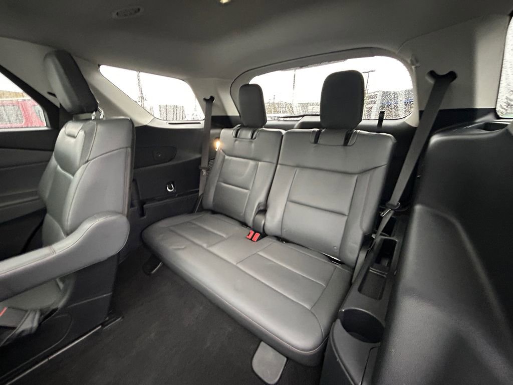 Used 2025 Ford Explorer Active w/ Active Comfort Package image 35