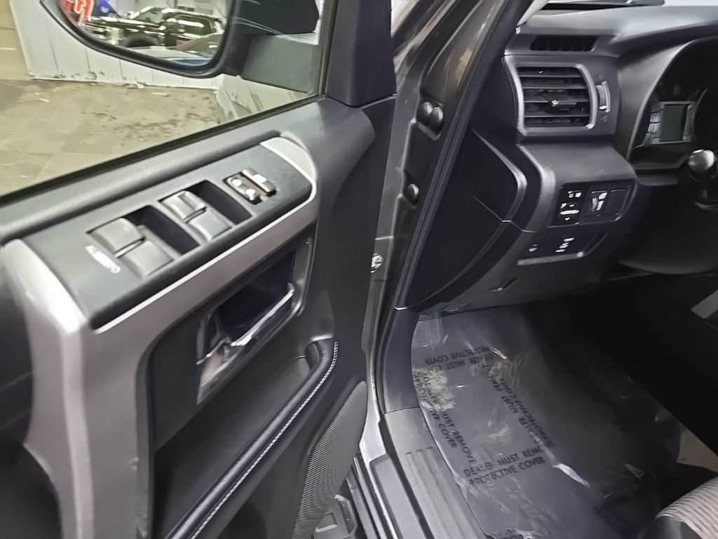 Used 2019 Toyota 4Runner SR5 AWD/4WD image 31