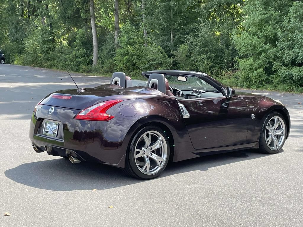 Used 2010 Nissan 370Z Touring w/ Sport Pkg RWD image 11