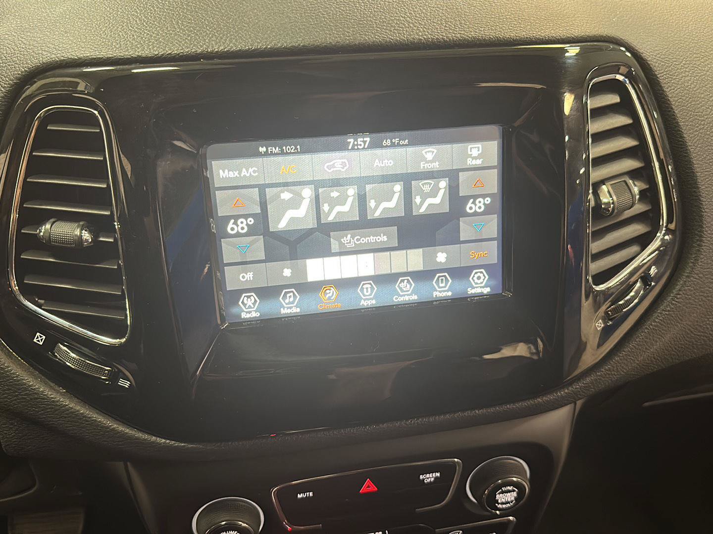 Used 2019 Jeep Compass Latitude AWD/4WD image 21