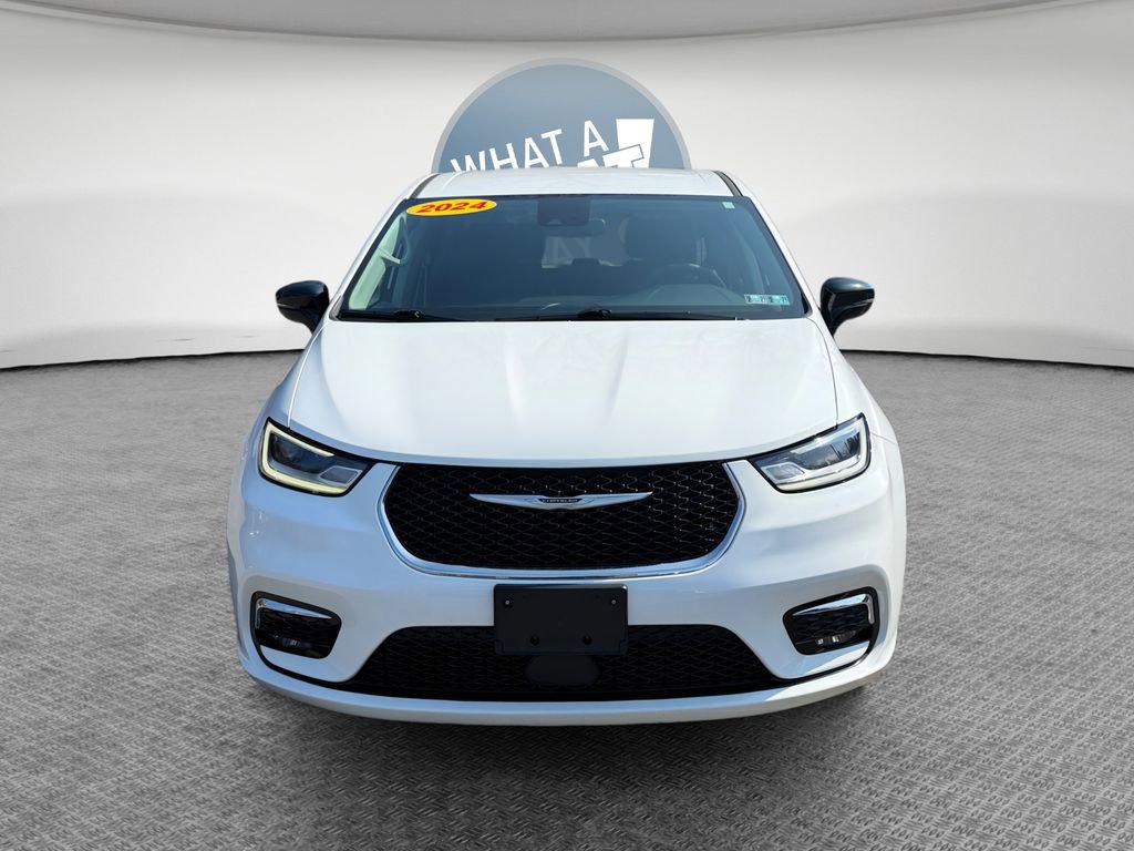 Certified 2024 Chrysler Pacifica Touring-L image 9