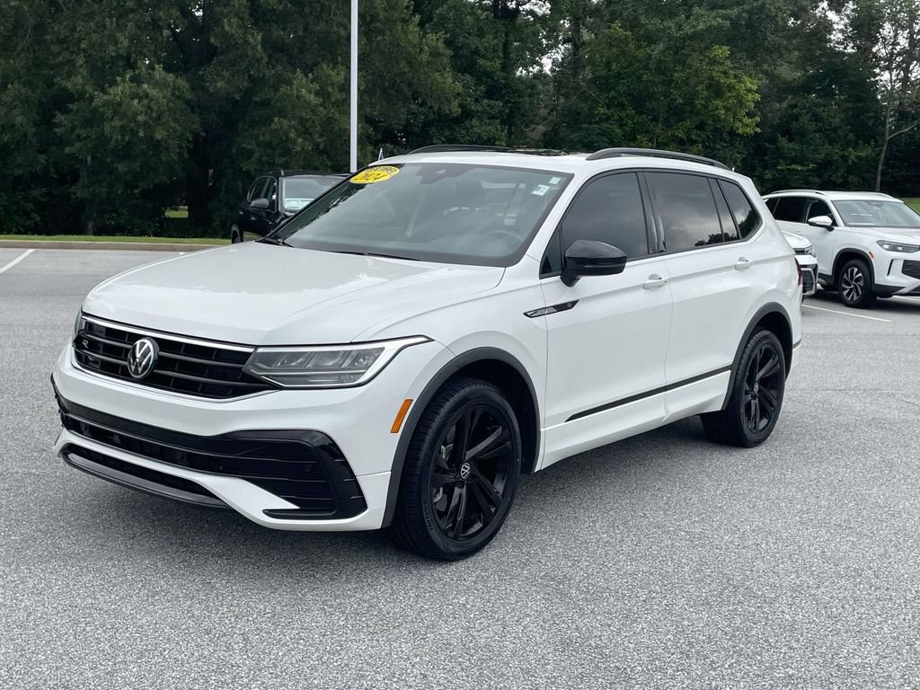 Certified 2024 Volkswagen Tiguan SE R-Line FWD image 4