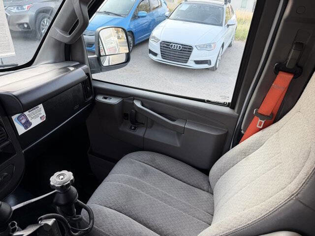 Used 2017 Chevrolet Express 2500 image 17