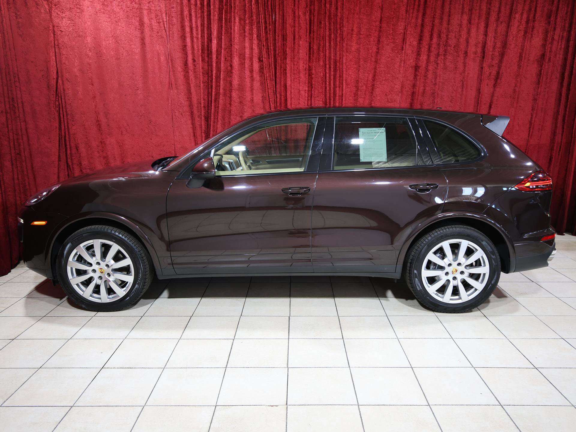 Used 2017 Porsche Cayenne AWD/4WD image 4