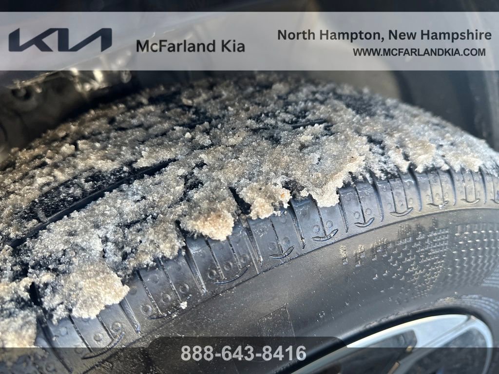 Used 2024 Kia Niro SX image 31