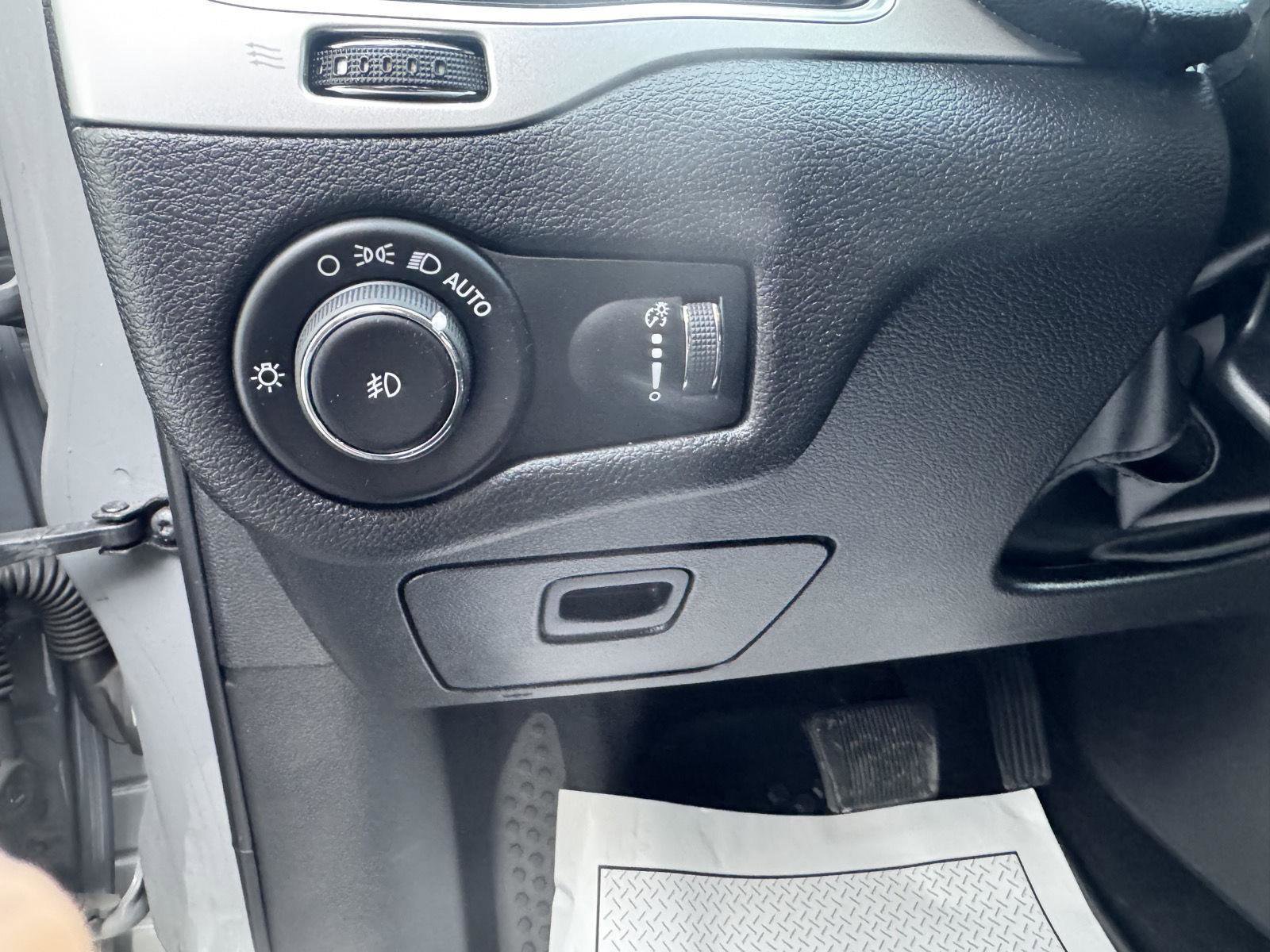 Used 2020 Jeep Cherokee Latitude image 12