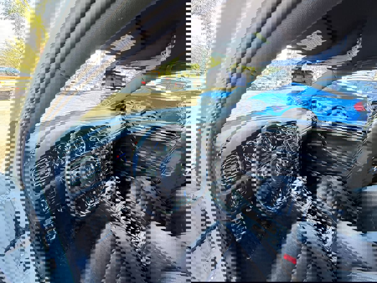 Used 2016 Volkswagen Golf R 4-Door image 9