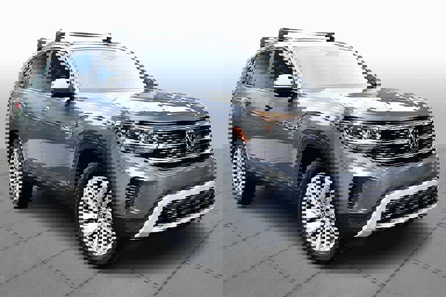 Used 2023 Volkswagen Atlas Cross Sport SE w/ Panoramic Sunroof Package image 2