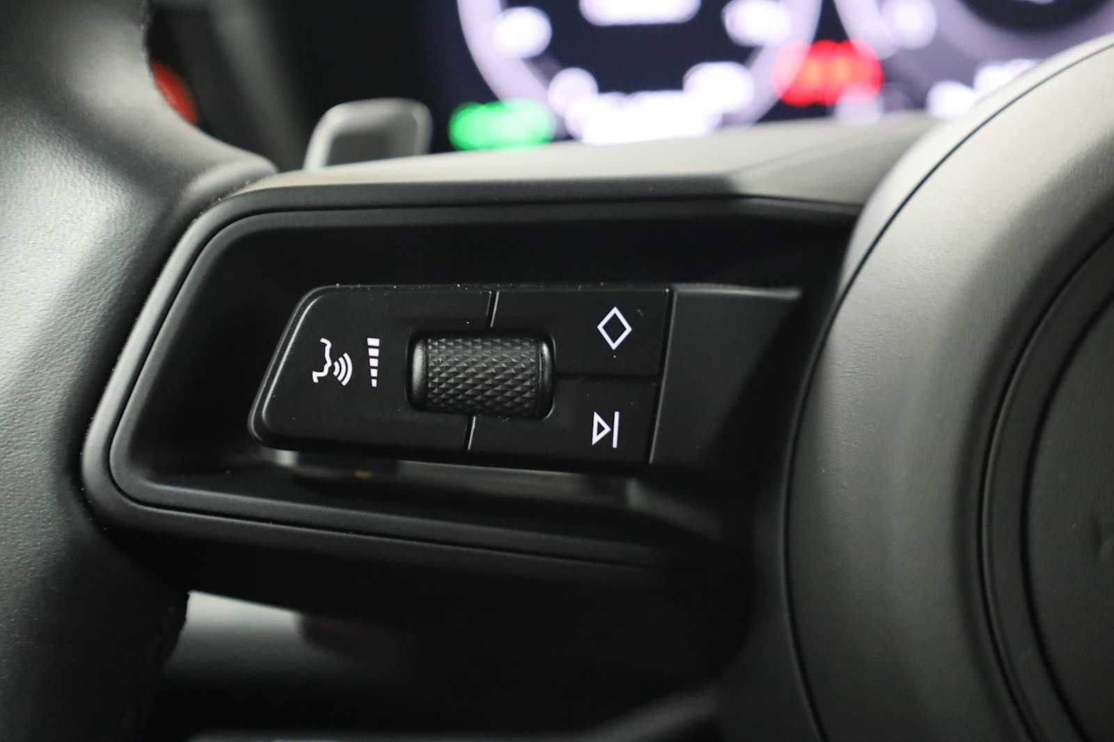 Certified 2025 Porsche Cayenne S image 27
