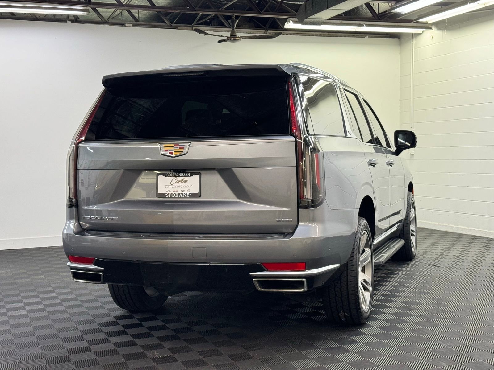 Used 2021 Cadillac Escalade Premium Luxury image 2