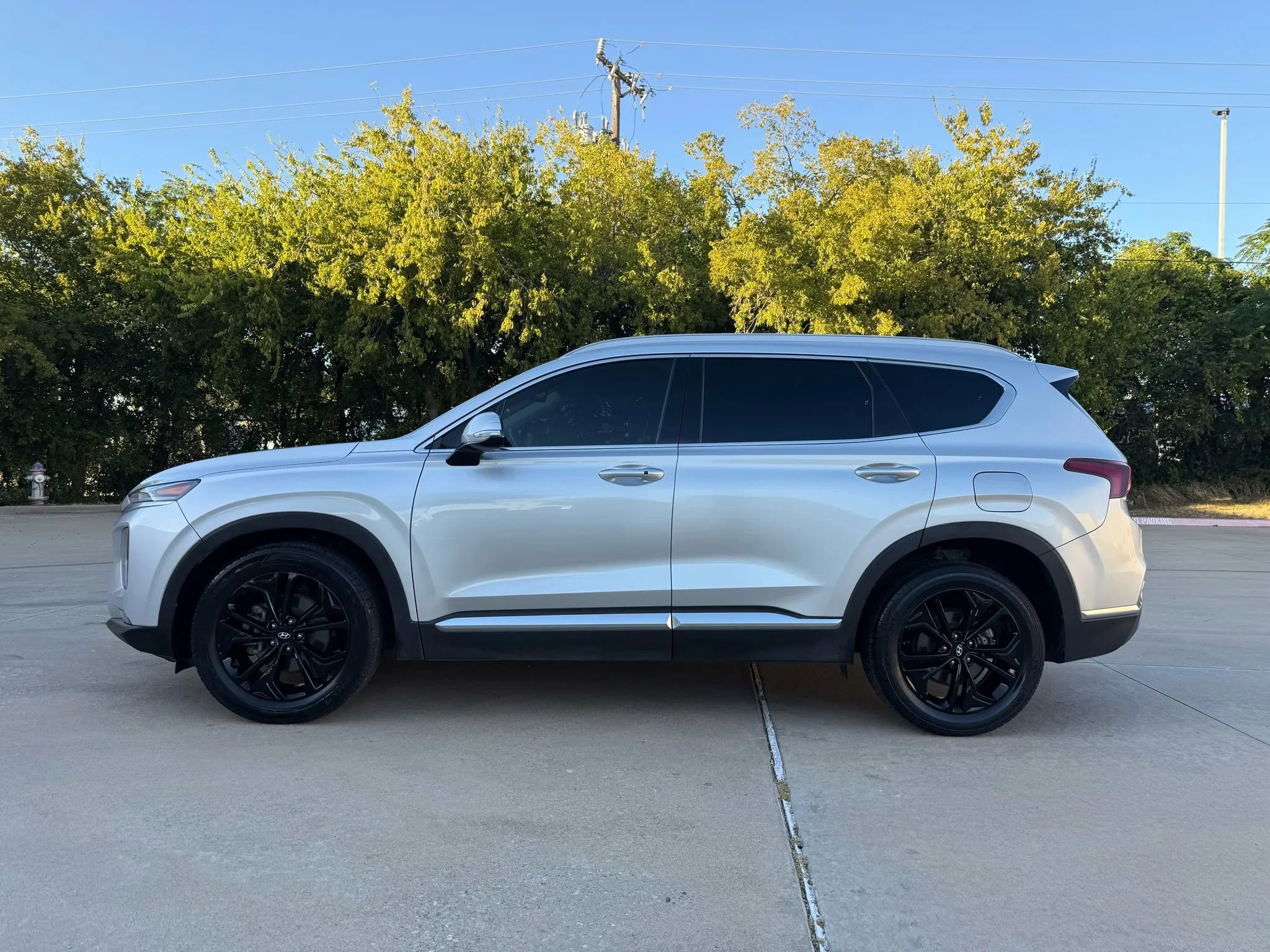 Used 2019 Hyundai Santa Fe Limited w/ Cargo Package image 3
