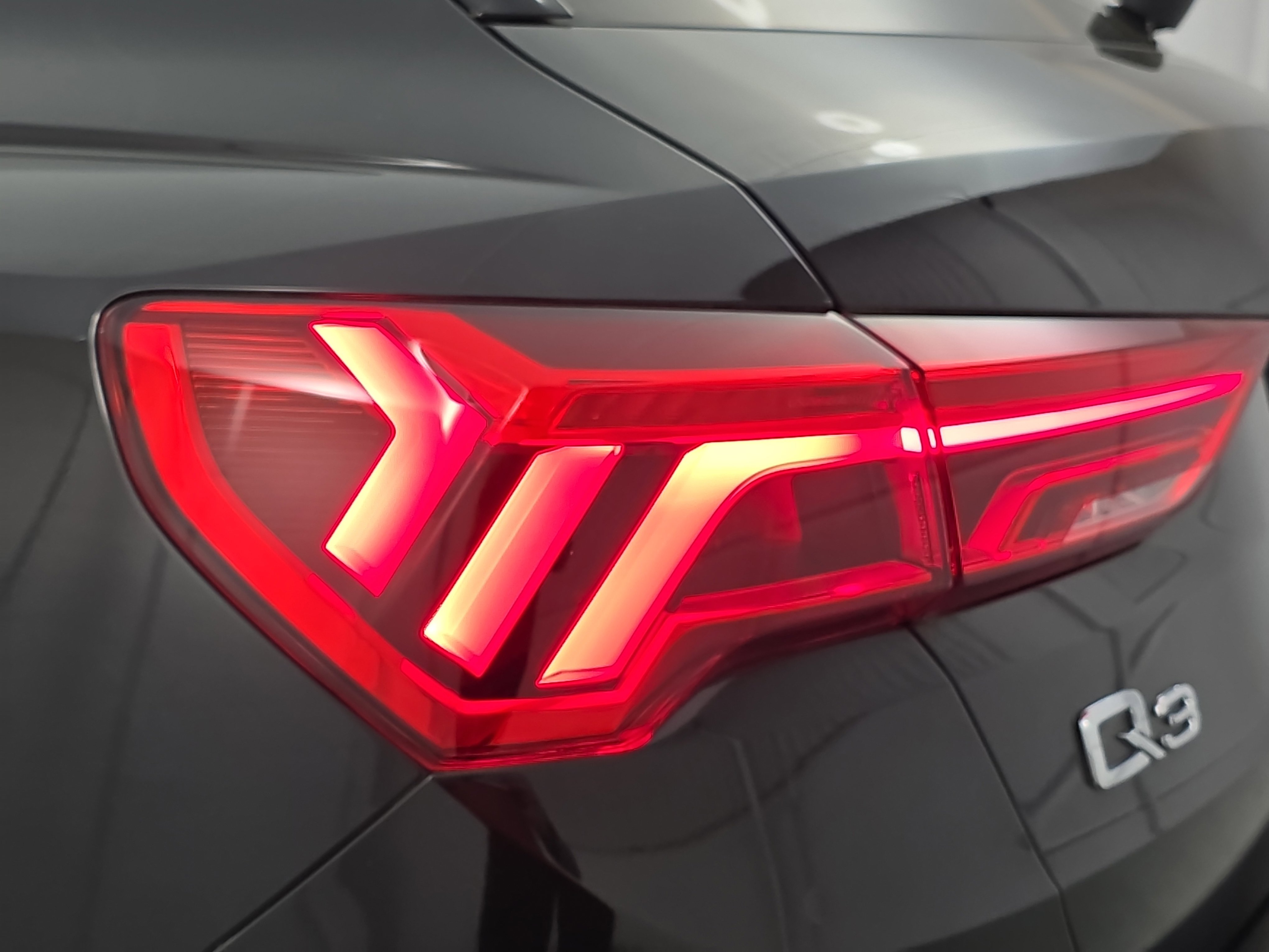 Used 2024 Audi Q3 2.0T Premium w/ Convenience Package image 35