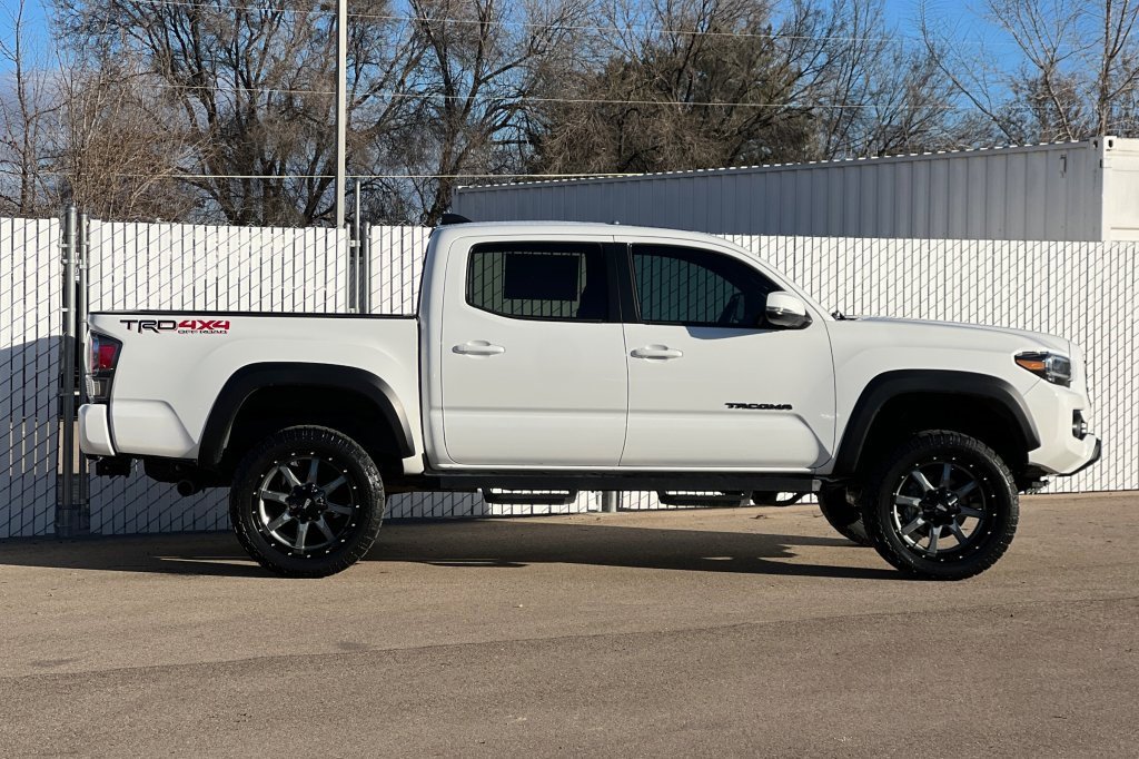 Used 2023 Toyota Tacoma TRD Off-Road image 3