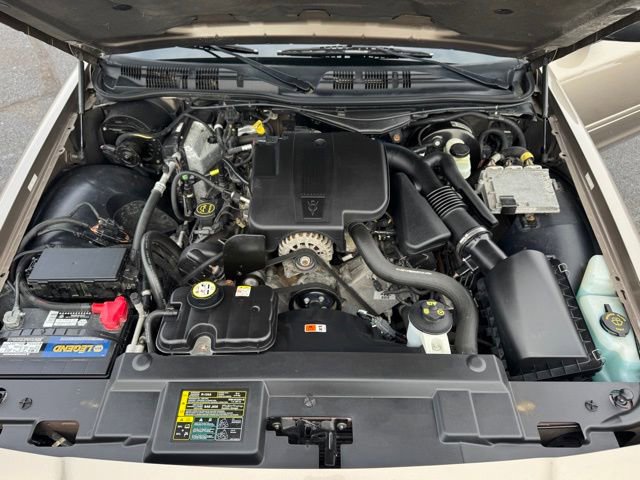 Used 2005 Ford Crown Victoria image 26