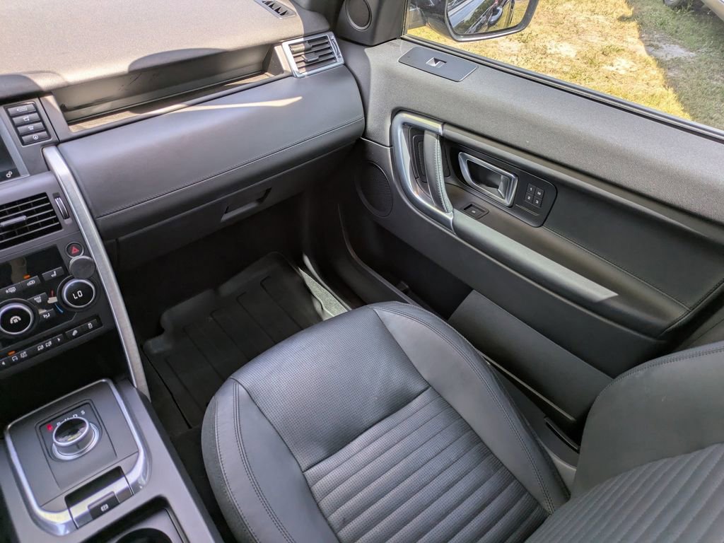 Used 2016 Land Rover Discovery Sport HSE Luxury image 18