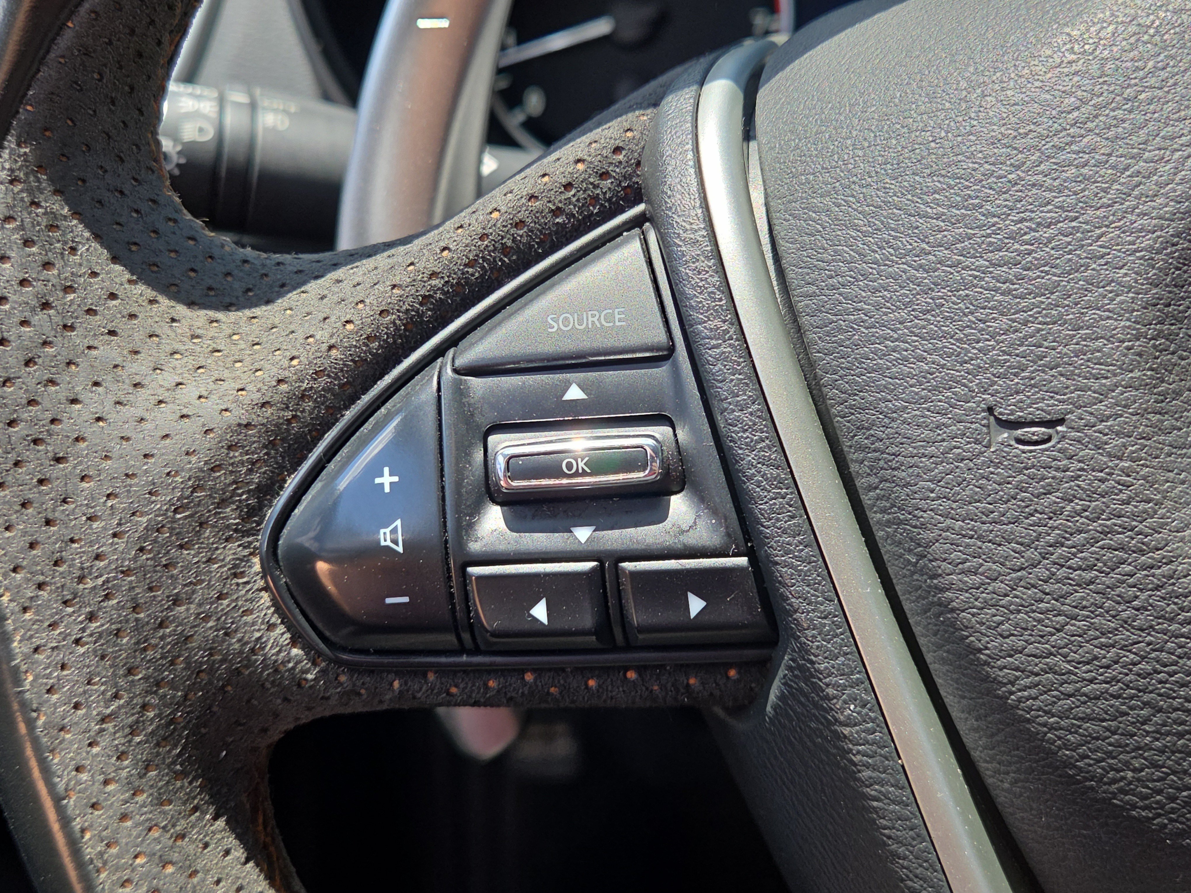 Used 2020 Nissan Maxima SR w/ Sport Mat Group FWD image 12