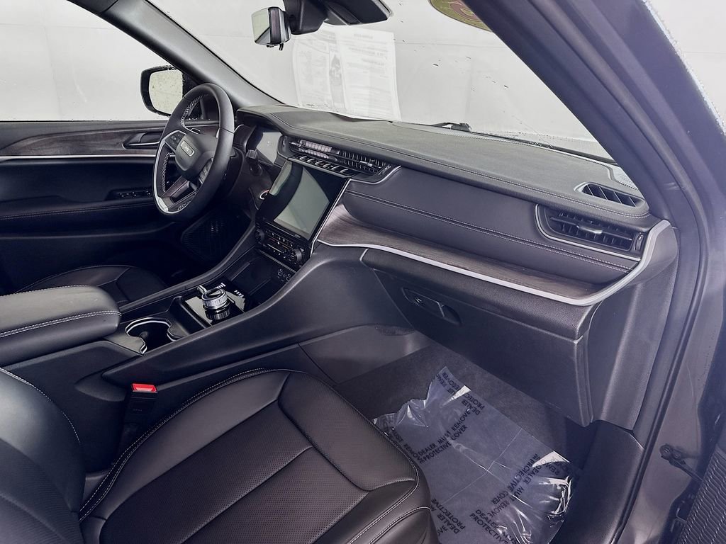 Certified 2025 Jeep Grand Cherokee Limited w/ Luxury Tech Group II image 41