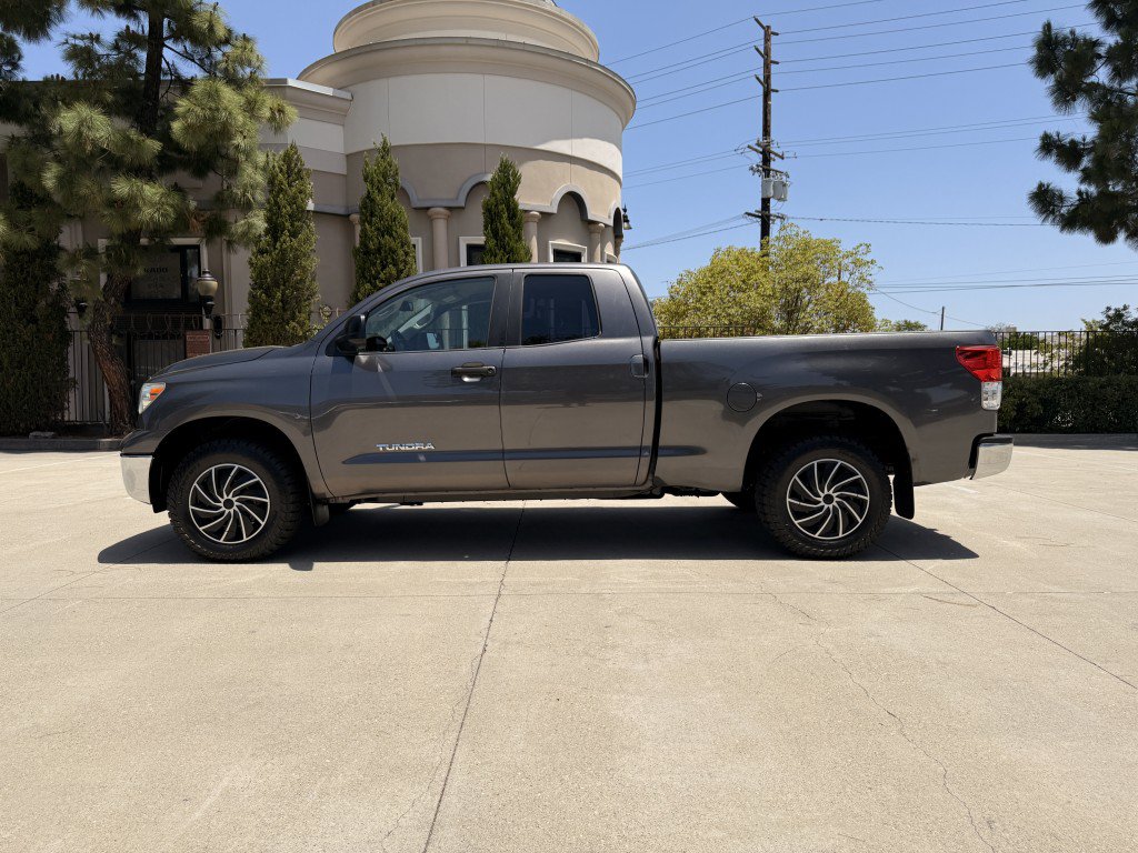 Used 2011 Toyota Tundra 4x4 Double Cab w/ Tow Pkg image 5