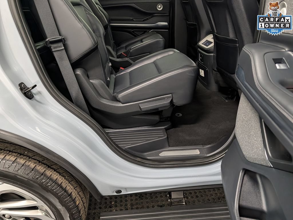 Used 2025 Lincoln Navigator Reserve AWD/4WD image 32