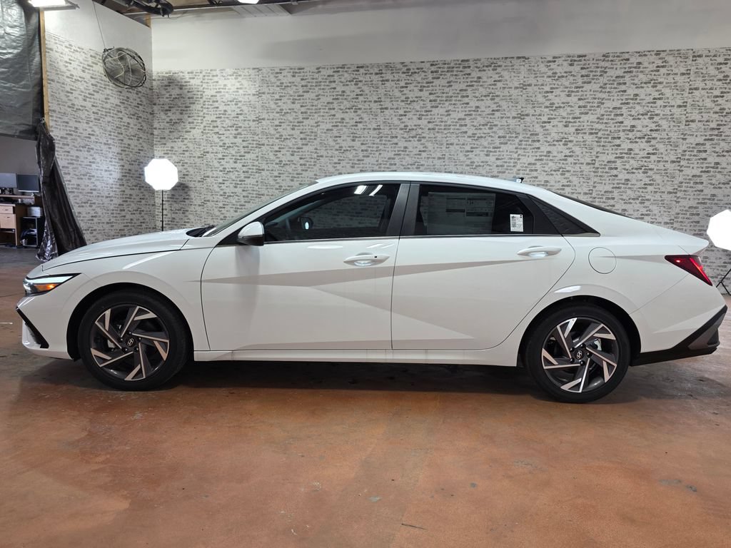 New 2026 Hyundai Elantra Limited FWD image 4