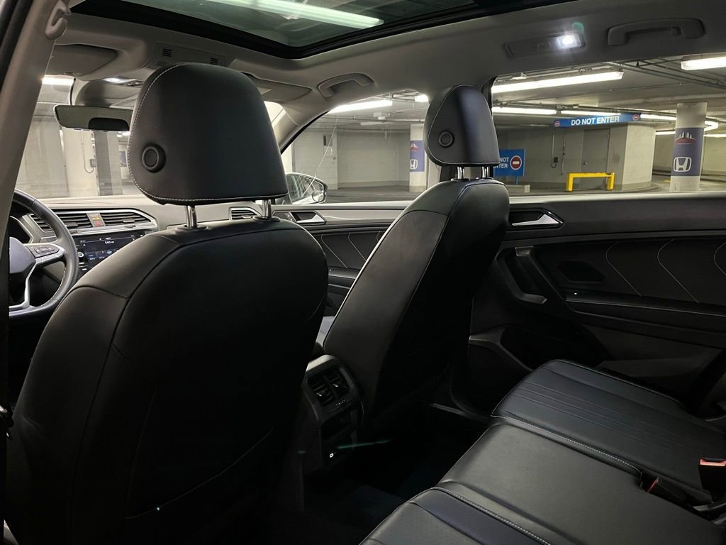 Used 2022 Volkswagen Tiguan SE w/ Panoramic Sunroof Package image 23