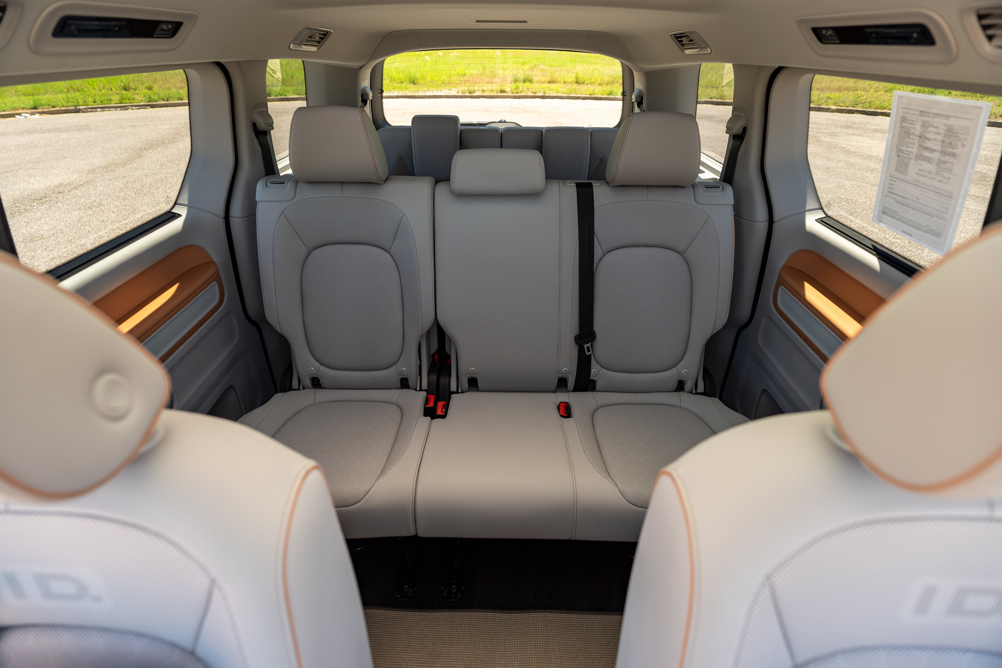 Used 2025 Volkswagen ID. Buzz Pro S Plus w/ Cupholders Package RWD image 29