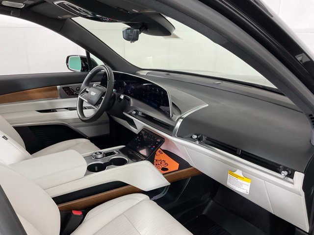 New 2026 Cadillac Vistiq Luxury w/ LPO, Floor Liner Package AWD/4WD image 28