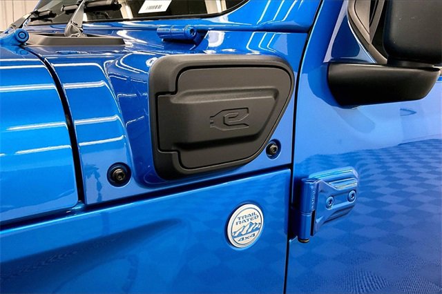 Used 2023 Jeep Wrangler Unlimited Sahara w/ Cold Weather Group image 32