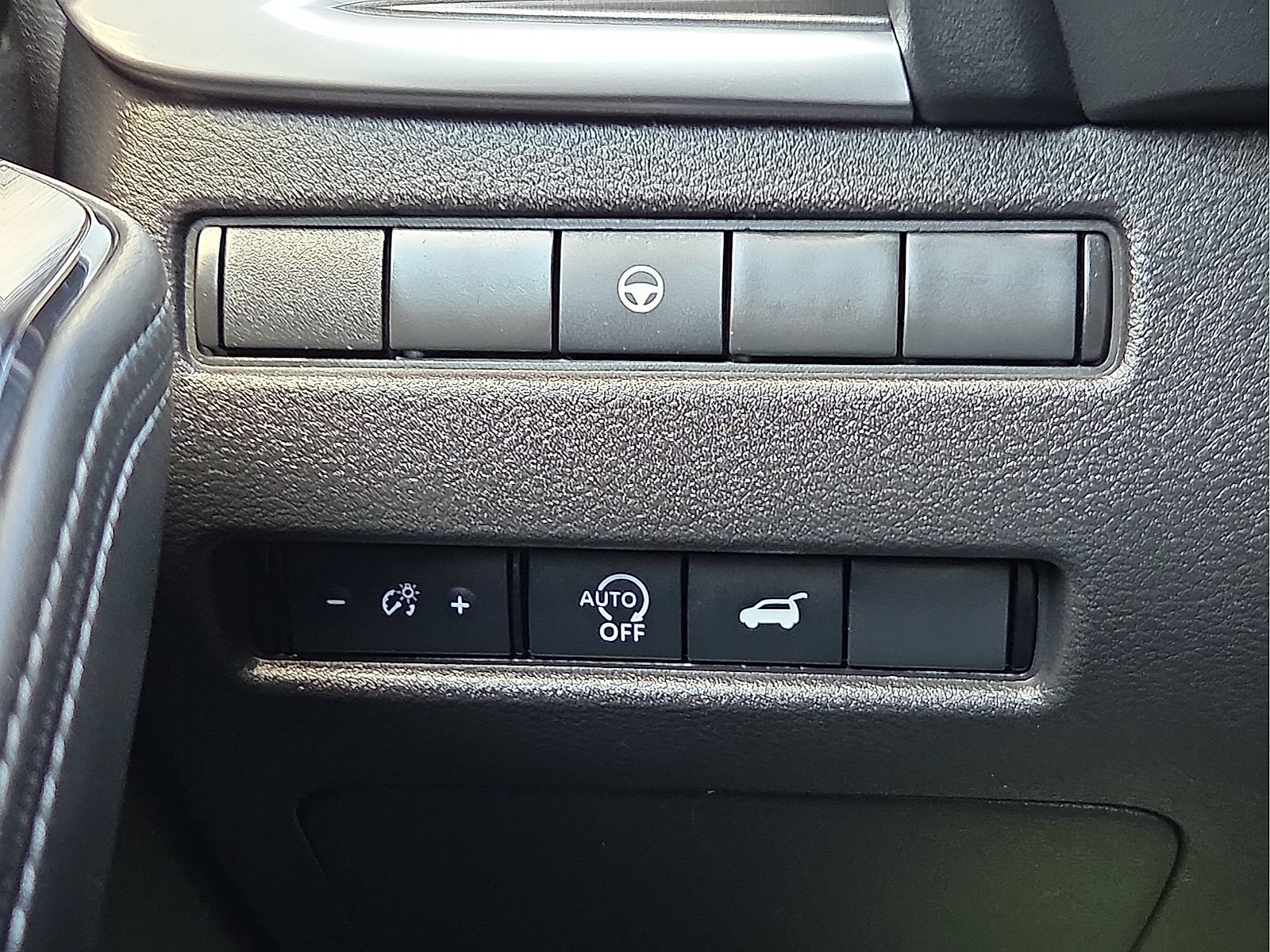 Used 2025 Nissan Rogue SV FWD image 19
