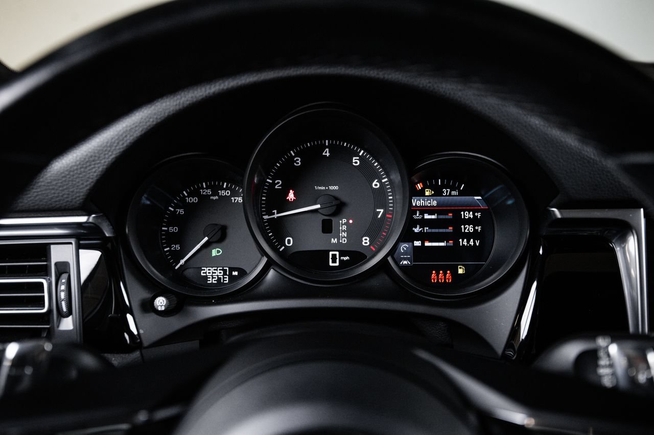 Certified 2023 Porsche Macan AWD/4WD image 15