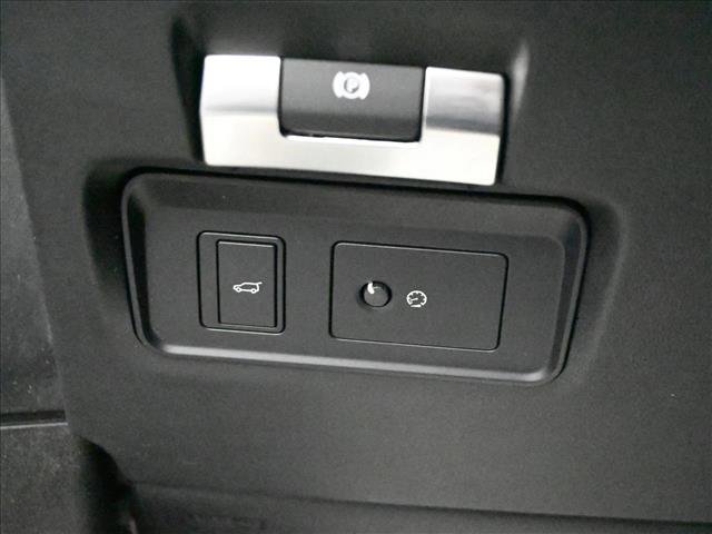 Used 2023 Land Rover Range Rover Evoque R-Dynamic SE image 10