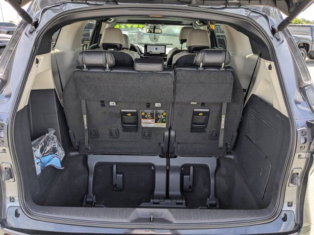 Used 2025 Toyota Sienna Limited FWD image 13