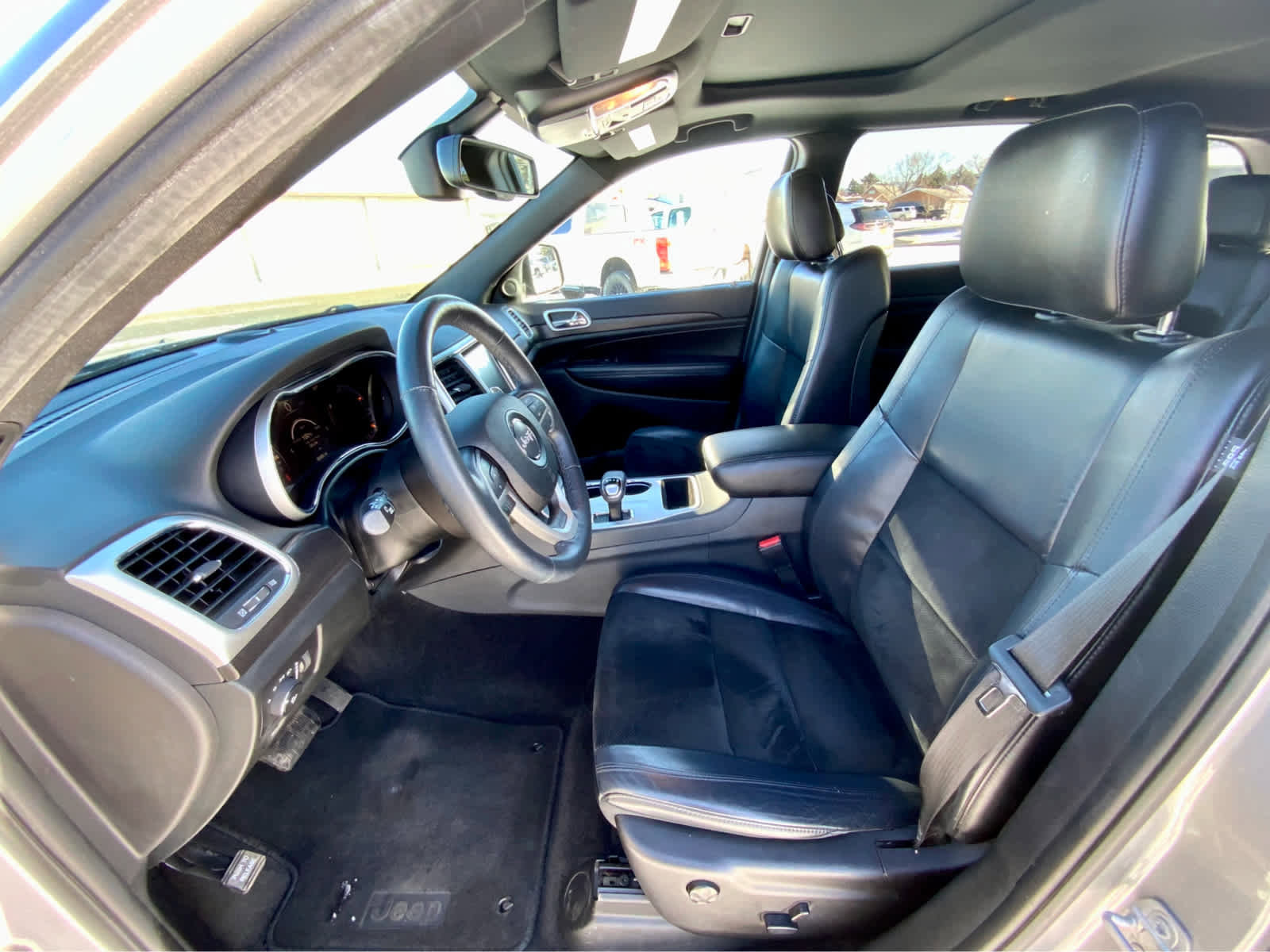 Used 2015 Jeep Grand Cherokee Altitude image 23